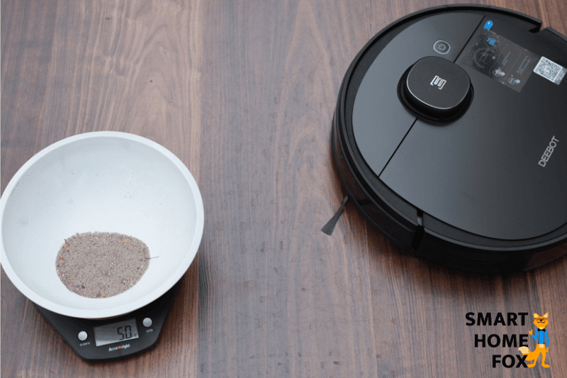 Песок для испытания на всасывание Ecovacs Deebot OZMO 950 взвешен.